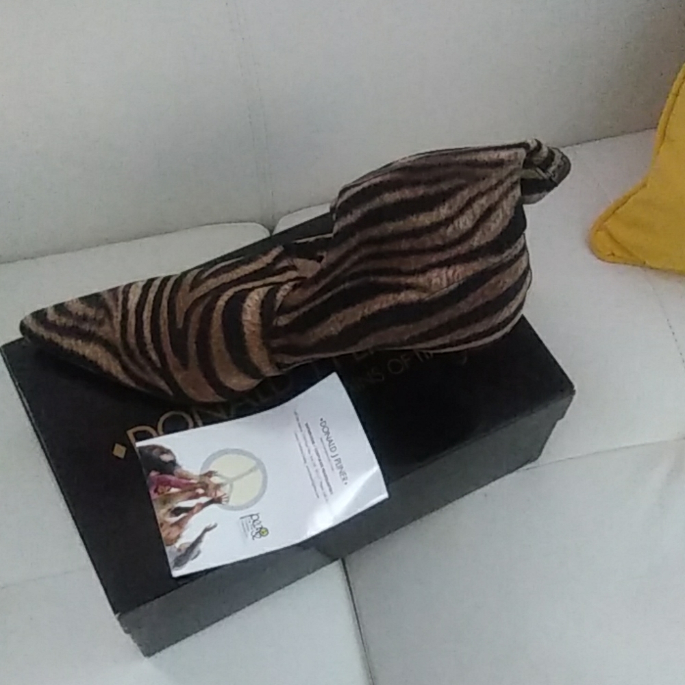 Ankle boots DJ Pliner. Pull on stretch boots